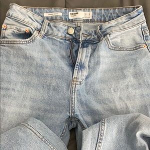 Straight cropped denim blue jeans size 4